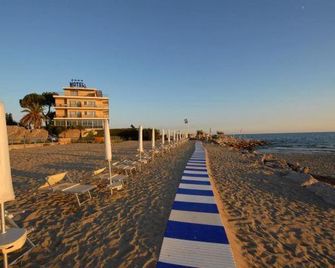 Grand Hotel L'Approdo - Terracina - Beach