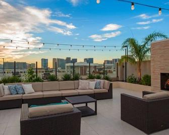 Jade At Millennium - 3 Bed Apt in Houston - יוסטון - מרפסת