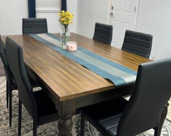 Cozy 3-Bedroom Home in Logansport IN, - Logansport - Eetruimte