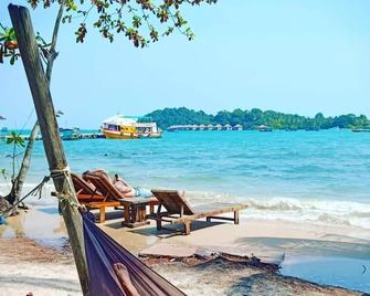 Palm Beach Bungalow Resort - Koh Rong - Beach