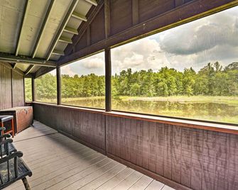 1950's Serenity Pond Cabin w/ View: Peace & Quiet! - Talladega - Balcón