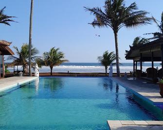 Bali Hai Island Resort - Pekutatan - Piscina