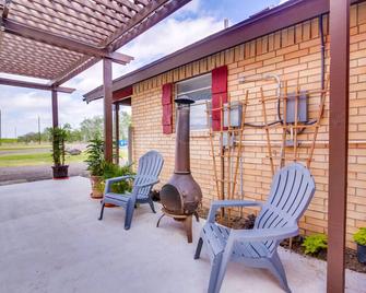 Classy San Benito Vacation Rental with Chiminea! - San Benito - Patio