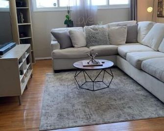 Cozy Bright Corner Home: Near Universal Studios - Los Angeles - Sala