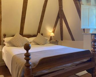 Stunning 4 star cottage near Montignac with large private pool & WIFI. - Valojoulx - Chambre