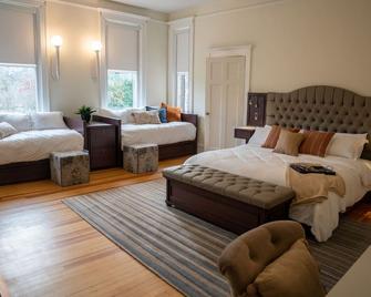 Truitt Vanderbilt Club - La Grange - Bedroom