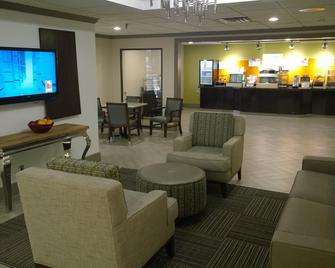Holiday Inn Express & Suites Fayetteville-Univ Of Ar Area - Fayetteville - Lobby