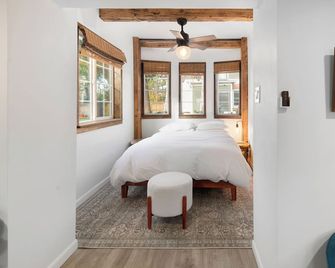 Charming 1BR carriage house walking to S Pearl St, Denver - WiFi, AC, Kitchen - Denver - Bedroom