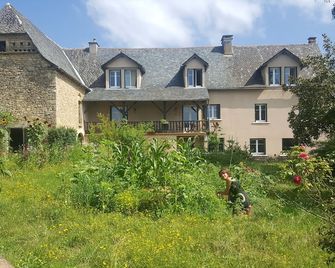 Eco-gîte Les Jardins du Batut, au Coeur D'un Paysage Bucolique - Lugan - Bâtiment