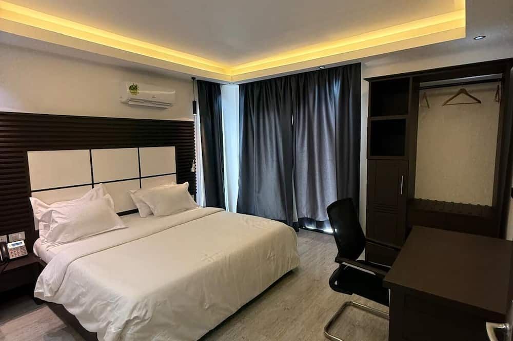 Debolonia Palace Hotel - דואלה - חדר שינה