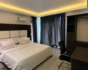 Debolonia Palace Hotel - דואלה - חדר שינה