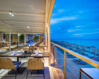 Ammon Zeus Luxury Beach Hotel - Kallithea - Sala de estar