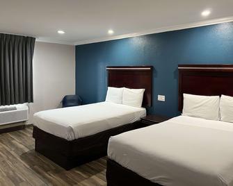 Super 8 by Wyndham Mesa Downtown Near Convention Center - Mesa - Bedroom