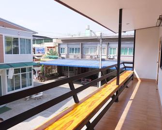 Plaifah Resort Ban Rai - Ban Rai (Uthai Thani) - Balcón