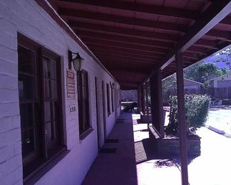 Ranch Motel - Tehachapi - Balcone