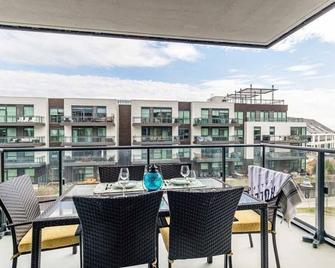 2BDR Condo at Friday Harbour with Beach Club pool access - Innisfil - Balcony