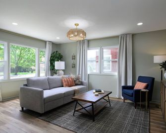 A beautiful retreat right next to Butler University! - Indianápolis - Sala de estar