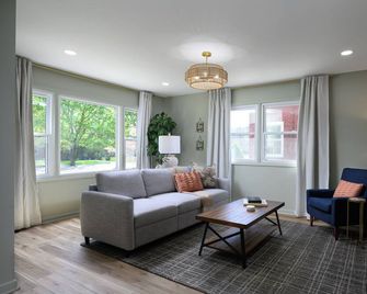 A beautiful retreat right next to Butler University! - Indianápolis - Sala de estar