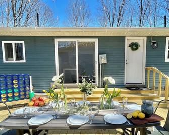 East Jordan Retreat: woodsy setting, game room, AC, deck, hammocks, fire pit! - East Jordan - Patio