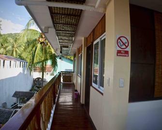 6-Bed Mixed Dormitory Room A - Alegria - Balkon