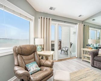 Beachside 323 Waterfront Condo - Traverse City - Living room