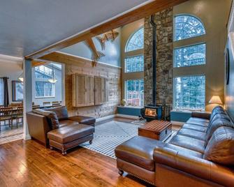 Lodge Style Living Spacious 5br Reunion Getaway - Kodiak - Sala de estar
