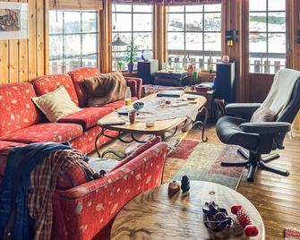 Cozy Home In Rørvik With Wi-Fi - Rørvik - Living room