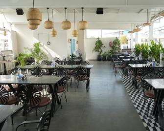 Fabexpress Holiday Suites - Benaulim - Restaurace