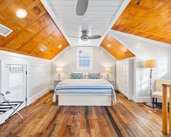Providence Carriage in Rosemary Beach, Fully Renovated, 3rd tier from gulf with gulf view - Rosemary Beach - Bedroom