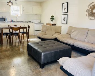 #8 Hidden Akers Peaceful, quiet, comfy - Folsom - Living room