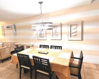 Sunset Haven-Bimini Bay 3 Bedroom Vacation Home - Bailey Town - Comedor