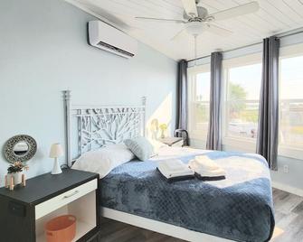 Las Casitas on Magnolia Beach - Casita A - Port Lavaca - Bedroom