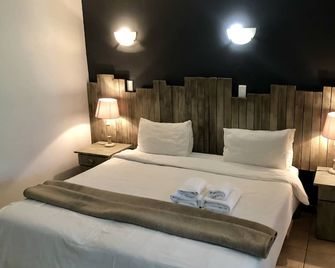 Valverde Country Hotel - Lanseria - Slaapkamer