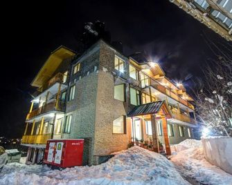 Hotel Mountain Face by Snow City Hotels - Manali - Gebouw