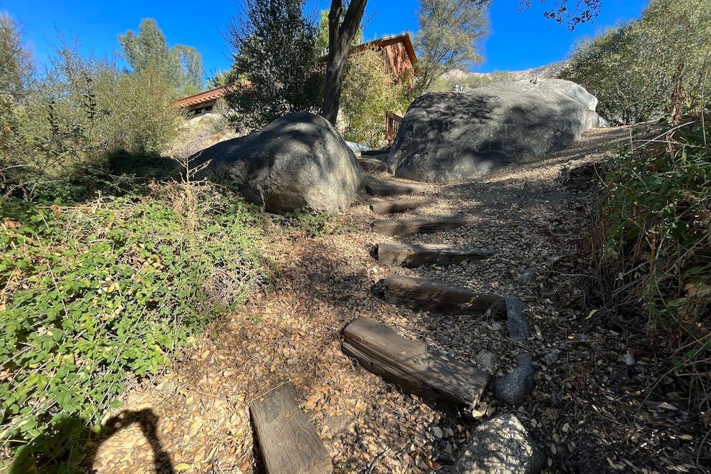 Whispering Pines Lodge - Kernville - Outdoors view