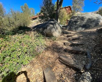Whispering Pines Lodge - Kernville - Outdoors view