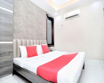 OYO 15653 Hotel Sukh Regency - Ludhiana - Schlafzimmer