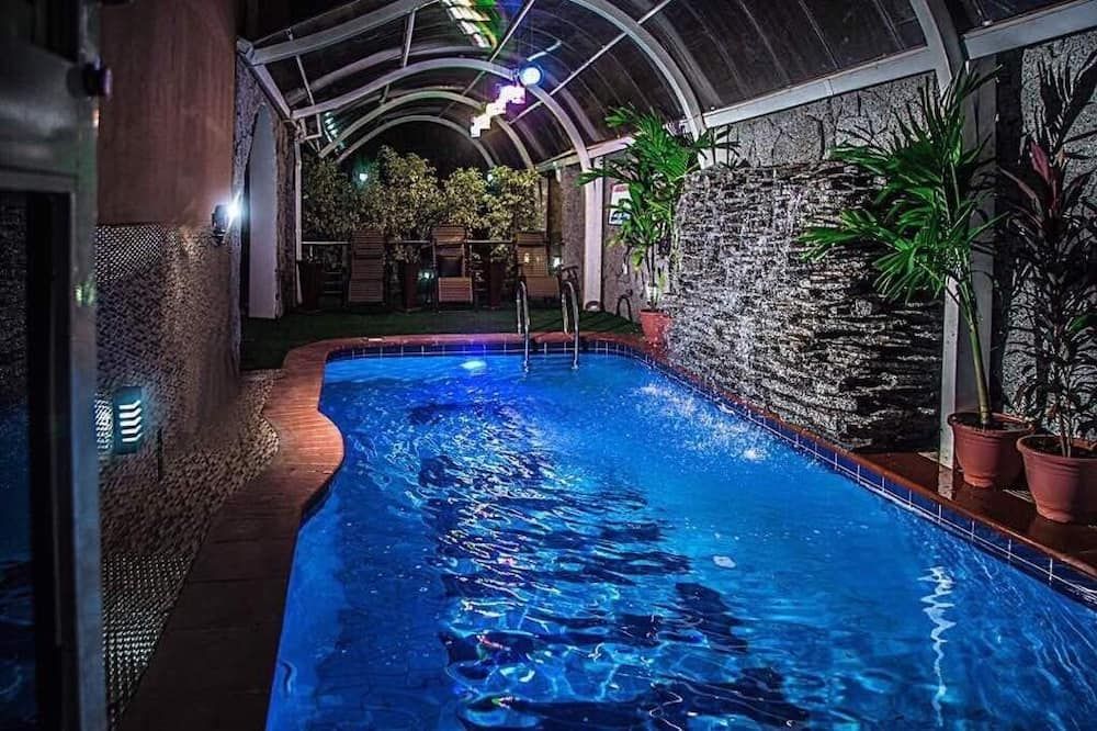 إي سويت هوتل - أبوجا - حوض السباحة