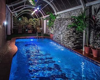 E-Suite Hotel - Abuja - Pool