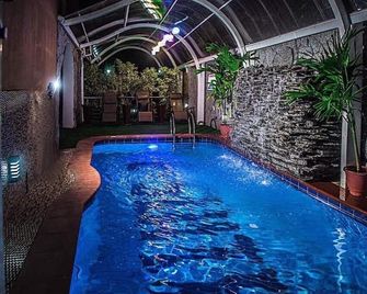 إي سويت هوتل - أبوجا - حوض السباحة