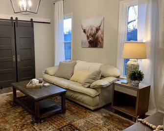 Newly Renovated and Ideally Located Near Campus and Downtown. High speed Wifi - Urbana