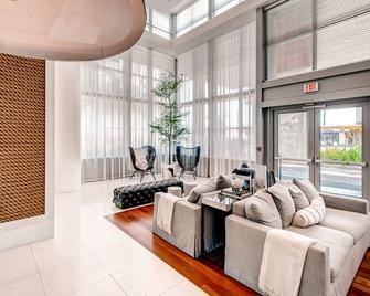 Churchill Suites Monte Carlo Miami Beach - Miami Beach - Living room