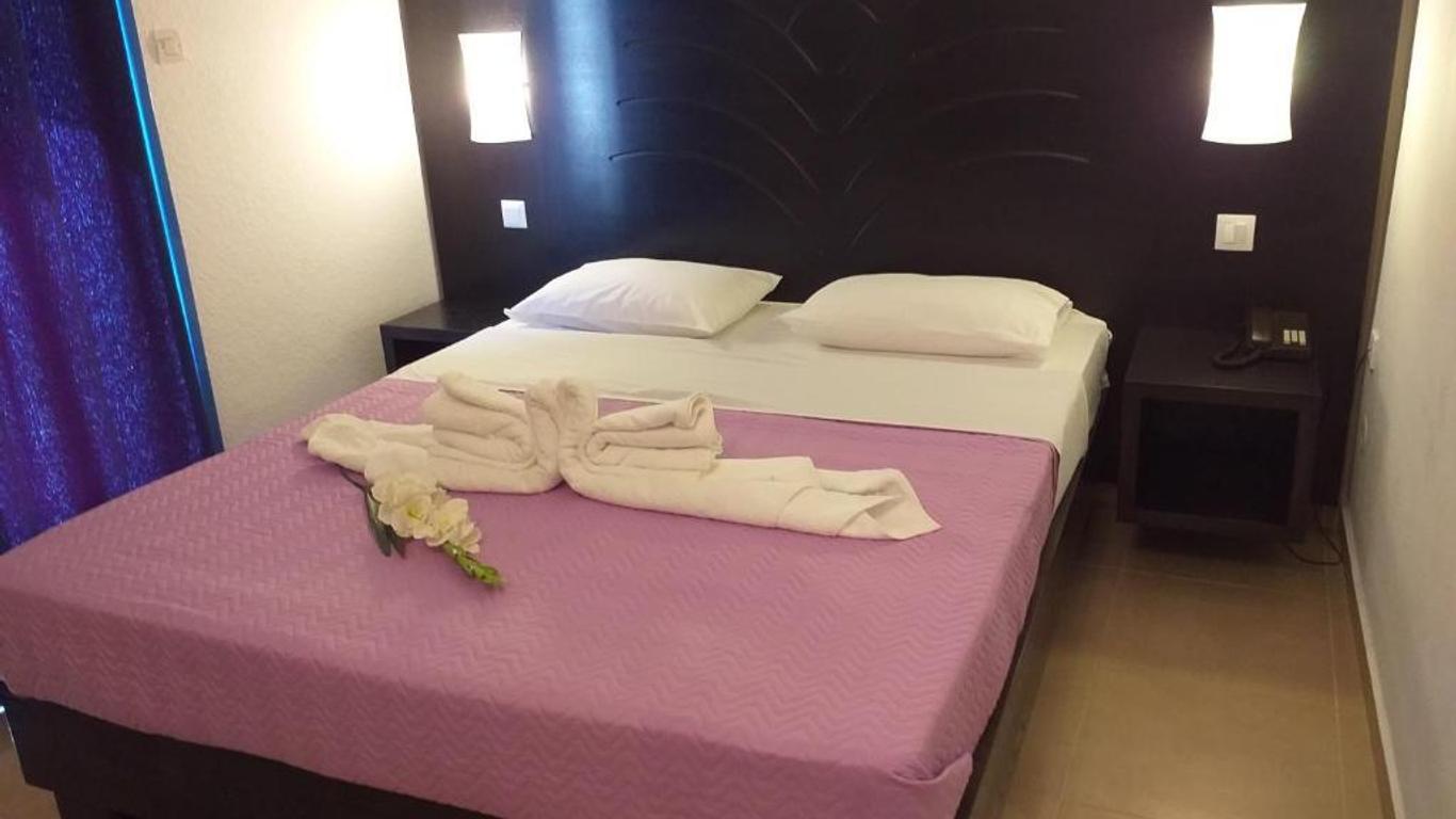 Castelia Bay Hotel