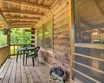 Scenic Creekside Cabin w/ Wraparound Porch! - Highlands - Balkon
