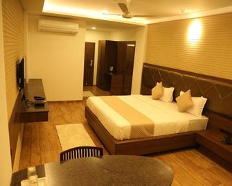 Hotel Royal Square - Nadiād