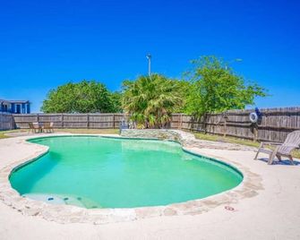 2 Queen Beds Non-Smoking - Port Lavaca - Pool