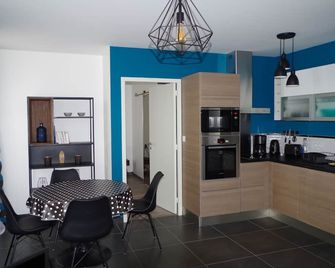 Recent apartment in the heart of downtown with private parking - La Rochelle - Küche