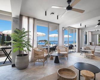Villa Dalmacija Hotel & Beach Lodge - Hvar - Recepción