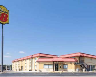 Super 8 by Wyndham Clinton - Clinton - Edificio