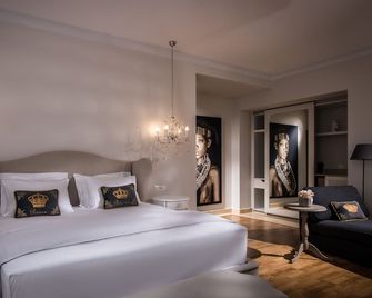 Sunvillage Malia Boutique Hotel and Suites - Mália - Bể bơi